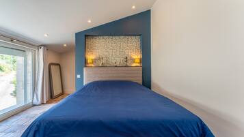 1 bedroom, bed sheets