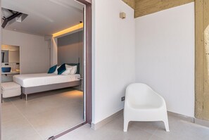 WiFi, bed sheets