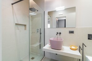 A bathroom with a glass-enclosed shower, a white sink with a pink basin, and a mirror above the sink. - Room 'Rosa' with Mountain View, Shared Terrace and Air Conditioning (Viagrande)