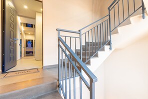 Interior - Room 'Verde' with Mountain View, Shared Terrace and Air Conditioning (Viagrande)