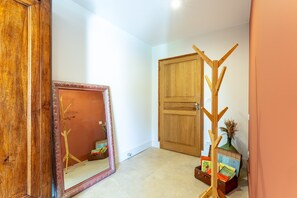 Interior - Room 'Sylviane' with Shared Terrace, Shared Garden, and Air Conditioning (Les Angles)