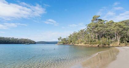 Tasman Breeze Beachside Escape near Historic Site