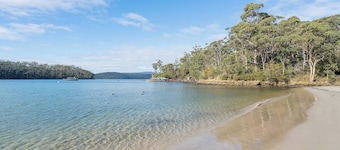 Tasman Breeze Beachside Escape near Historic Site