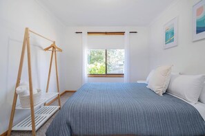 3 habitaciones, tabla de planchar con plancha y cuna de viaje 