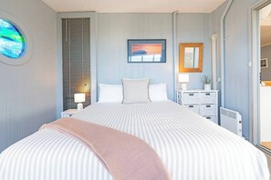 3 bedrooms, iron/ironing board, travel cot, WiFi