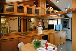 Dining - Love Boat - Two Bedroom Apartment, Sleeps 4 (Ortona)