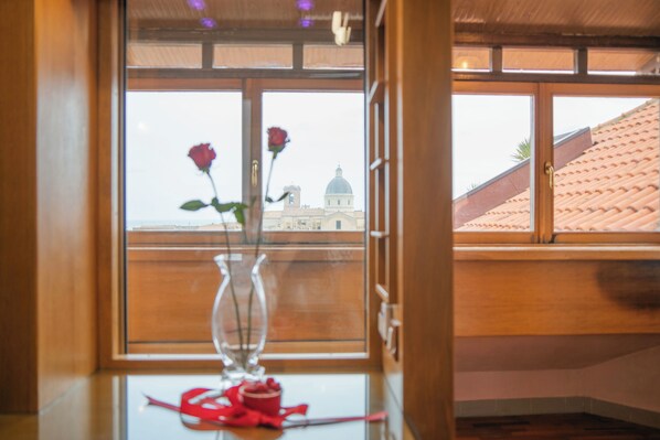 Interior - Love Boat - Two Bedroom Apartment, Sleeps 4 (Ortona)