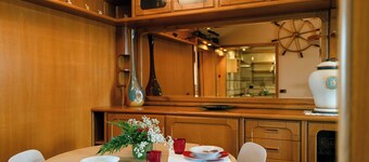 Love Boat - Two Bedroom Apartment, Sleeps 4