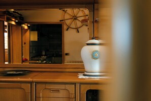 Fridge, microwave, oven, stovetop - Love Boat - Two Bedroom Apartment, Sleeps 4 (Ortona)