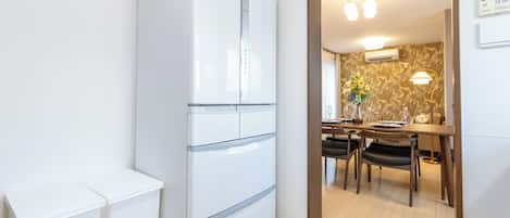 Deluxe House, 4 Bedrooms, Non Smoking, City View | Dapur peribadi | Peti sejuk, ketuhar gelombang mikro, ketuhar, dapur