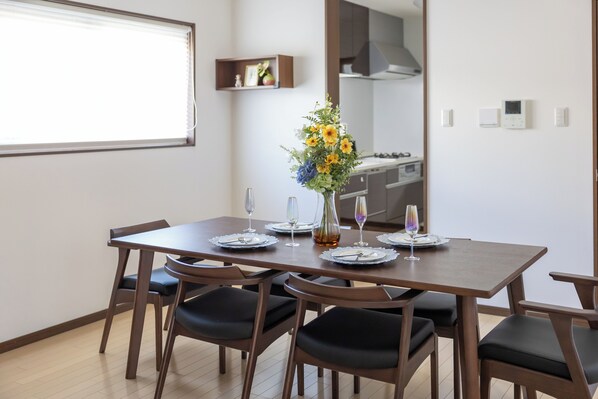 Casa Deluxe, 4 habitaciones, para no fumadores, vista a la ciudad | Comedor