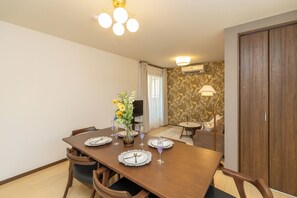 Casa Deluxe, 4 habitaciones, para no fumadores, vista a la ciudad | Comedor