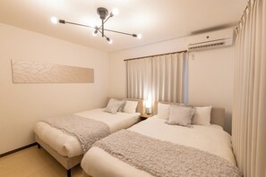 Casa Deluxe, 4 habitaciones, para no fumadores, vista a la ciudad | Escritorio, espacio para trabajar con laptop y cortinas blackout 