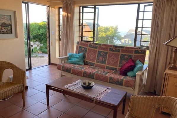 Living area - Cosy apartment in Coastal Haven (Glentana)