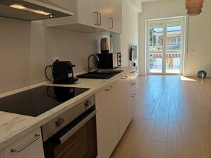 Mikrowelle, Ofen, Geschirrspüler