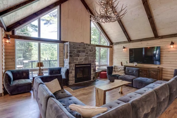 Téléviseur connecté, foyer, jeux vidéo, table de baby-foot