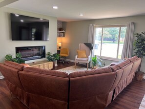 Smart TV, fireplace