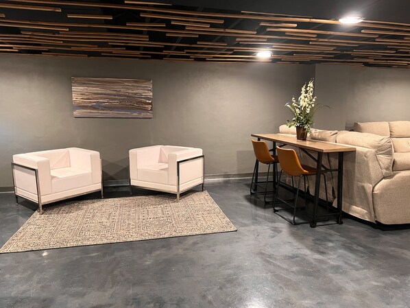 المنشأة من الداخل