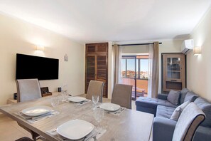 TV - Perfect Apartment – Sea View and Air Conditioning (Albufeira)