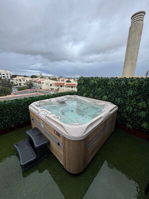Outdoor spa tub - Perfect Apartment – Sea View and Air Conditioning (Albufeira)