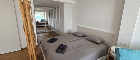 WiFi, bed sheets