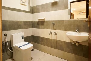 Ducha, artículos de tocador gratuitos, secador de pelo, jabón