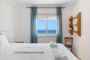 2 chambres, fer et planche à repasser, Wi-Fi gratuit, draps fournis