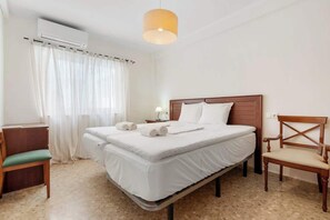 2 bedrooms, iron/ironing board, free WiFi, bed sheets