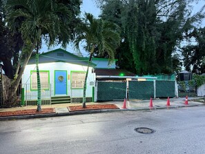 Fachada de la propiedad