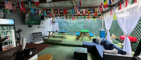 Refrigerador con congelador, microondas y parrilla de estufa