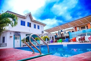 Outdoor pool - The Kings Hotel and Suites  (Ibadan)