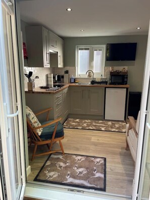 冰箱、微波炉、炉灶、电热水壶