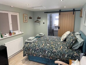 1 多间卧室、免费 WiFi、床单