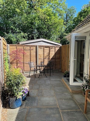 Outdoor dining - Annex in a lovely village in Norfolk, East Harling  (Norfolk)