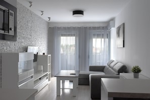 Apartment, Balcony | Iron/ironing board, free WiFi - RentPlanet - Apartament przy Lotnisku (Poznań)