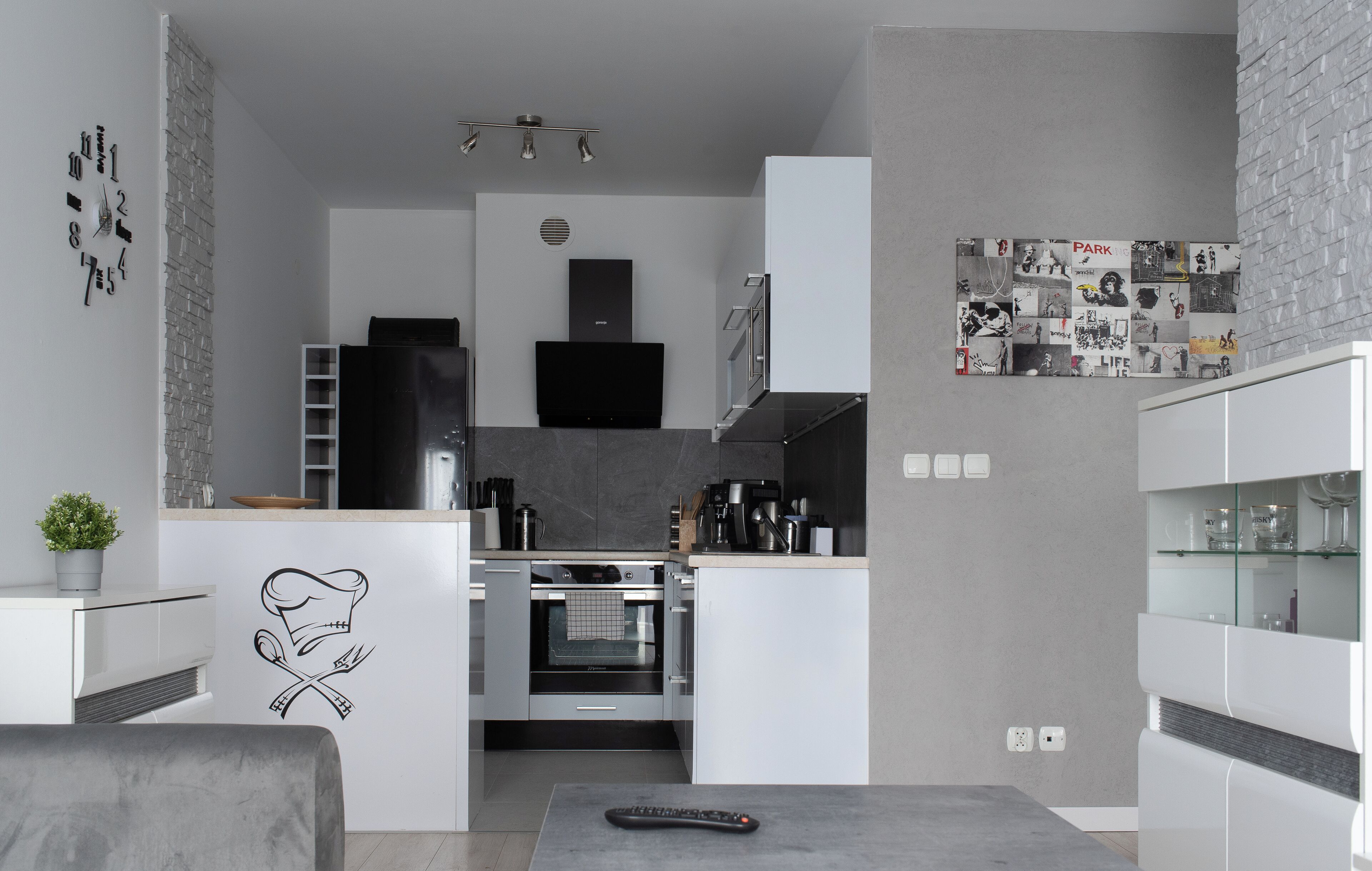 Apartment, Balcony | Private kitchenette | Electric kettle