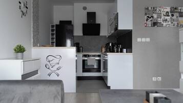 Apartamento, sacada | Cozinha americana privada
