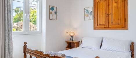 2 Schlafzimmer, BĂŒgeleisen/BĂŒgelbrett, WLAN, BettwĂ€sche