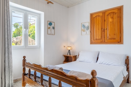 Apartment 'Ambelaki' with Sea View, Private Garden and Wi-Fi