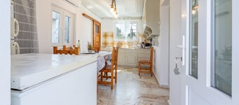 Apartment 'Ambelaki' with Sea View, Private Garden and Wi-Fi