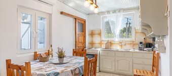 Apartment 'Ambelaki' with Sea View, Private Garden and Wi-Fi