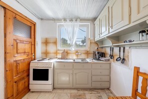 Køleskab, ovn, kogeplade, kaffe-/temaskine