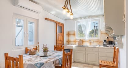 Apartment 'Ambelaki' with Sea View, Private Garden and Wi-Fi