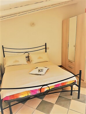 1 chambre, fer et planche à repasser, Wi-Fi, draps fournis