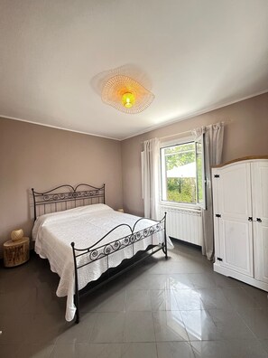 1 bedroom, iron/ironing board, bed sheets
