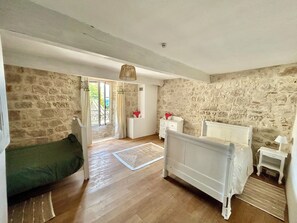 2 bedrooms, free WiFi, bed sheets