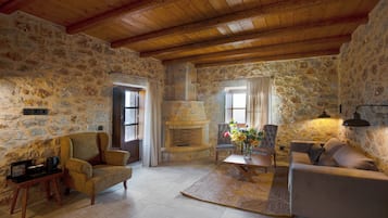 Anemos Tower Suite | In-room safe, desk, blackout drapes, soundproofing