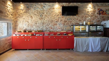 Café da manhã com buffet grátis todos os dias