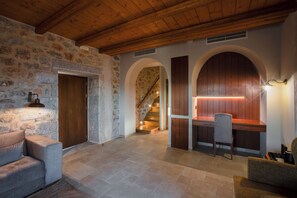 Anemos Tower Suite | In-room safe, desk, blackout drapes, soundproofing