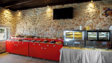 Free daily buffet breakfast